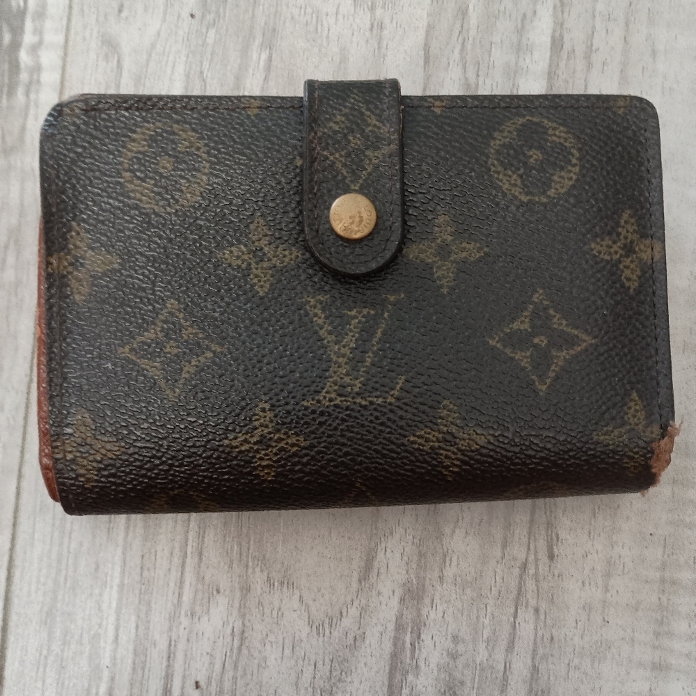 Louis Vuitton Monogram Wallet Authentic with a coin purse